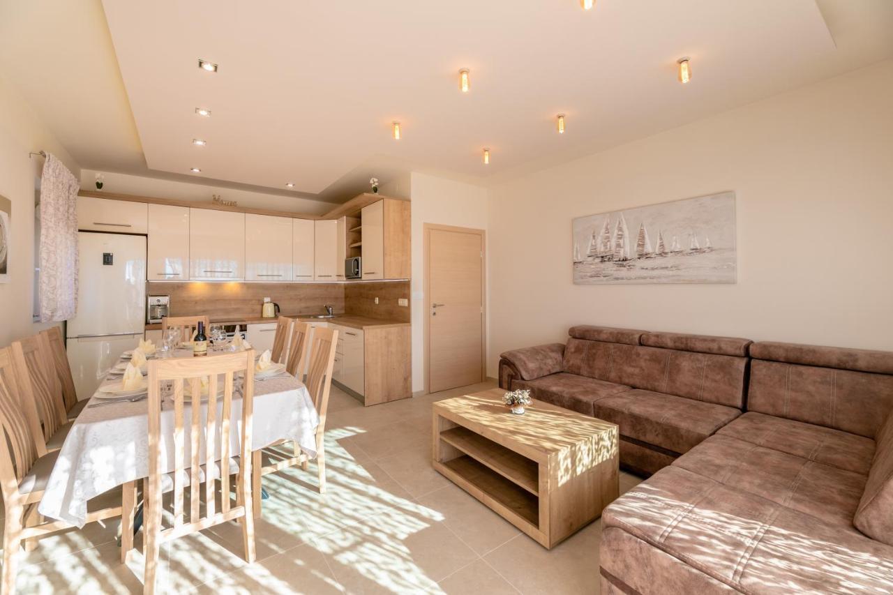 Abros Apartment