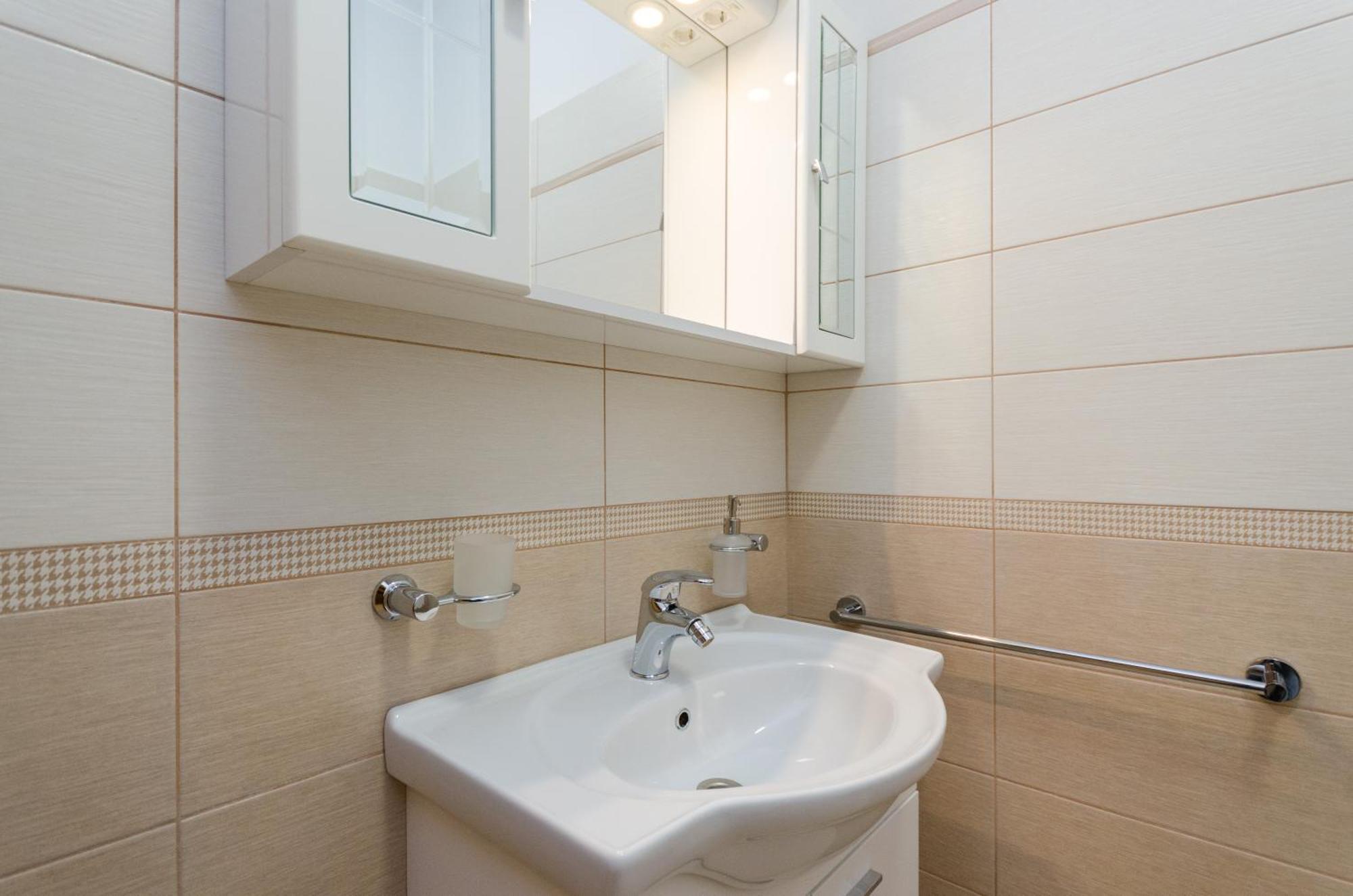 Abros Apartment *